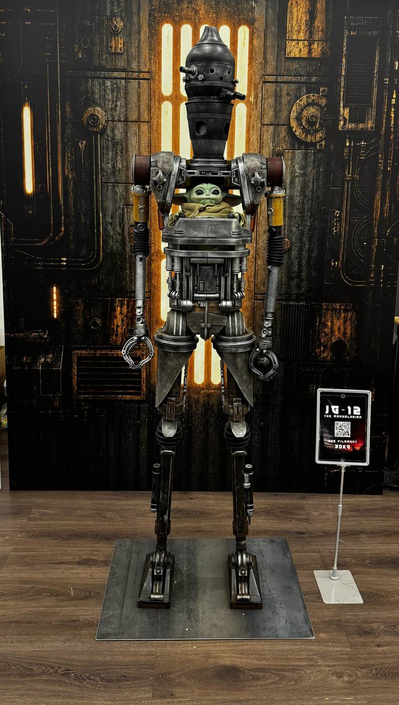IG-12 and Grogu life-size 3D printed droid